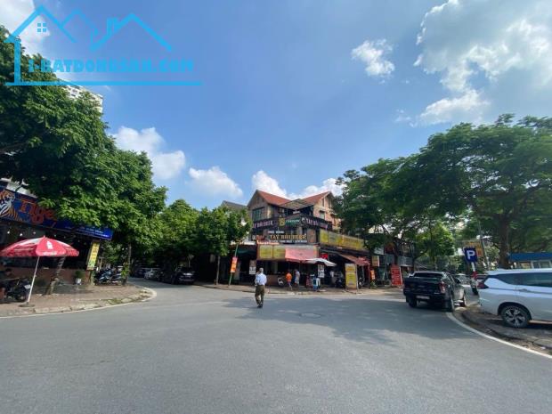 Siêu Phẩm _ Đất _ Linh Đàm _ 140m2 _ Lô góc ¬_ MT 20m _ ô tô tránh _ vỉa hè _ kinh doanh