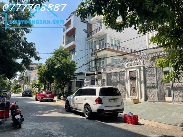 Bán toà nhà 1009m2 sàn hầm 6 tầng mặt tiền đường 12m ngay Quận 7 - 1