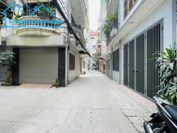 NHÀ NGUYỄN KHANG, 2 THOÁNG, GẦN PHỐ, Ô TÔ, FULL NỘI THẤT CHỈ 13.8 TỶ