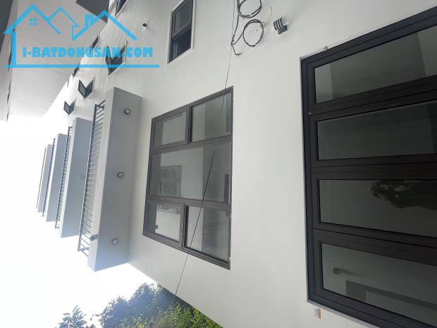 Nhà riêng 5 tầng, 3PN + 4WC/PT, thiết kế hiện đại, nội thất cơ bản, hướng Tây Nam.