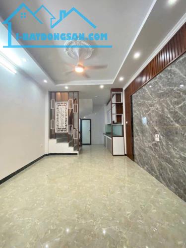 CHỦ NHÀ CẦN BÁN NHÀ LÀNG TRẠM -  5 TẦNG - NỘI THẤT HIỆN ĐẠI SANG XỊN  Ô TÔ ĐỖ CÁCH NHÀ 10M - 2