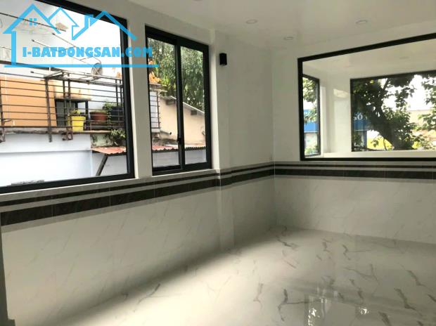 Bán Nhà Mặt Tiền Quận 4 – Căn Góc 3 Mặt Tiền – Khu Kinh Doanh Sầm Uất – 2 Tầng x 64m² - 4