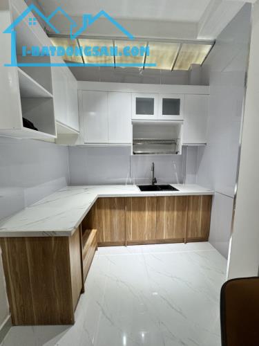 Nhà mới, hẻm vài bước ra xe hơi. 3tầng 3pn, 36M2 👉 6,9 tỷ. Đường Trần Quang Khải, Q1. - 1