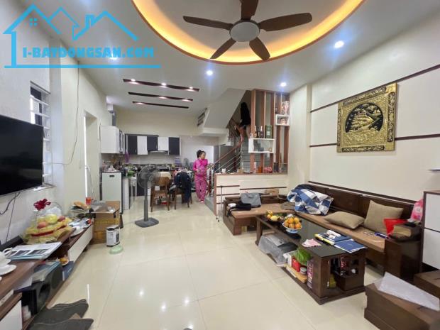 Bán Nhà 3 Tầng Lô Góc Trung Hành – Độc Lập, Hải An, Hải Phòng – Sân Cổng Riêng, Giá Cực