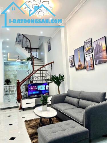 Cho thuê nhà nguyên căn phố Khương Trung, Thanh Xuân 3 tầng x 41m2, 3 ngủ, 14 Triệu/th