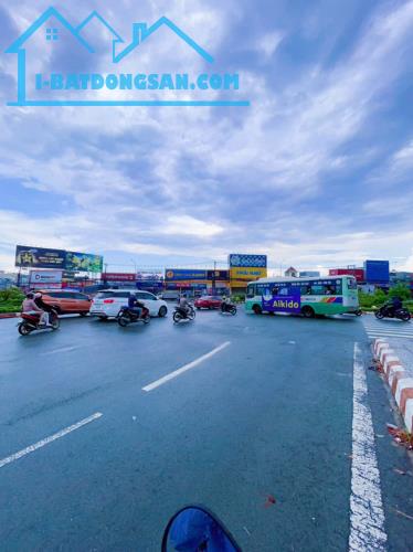 Bán nhà mặt tiền Bùi Văn Hòa gần KCN BH2, An Bình, Biên Hòa, 300m2, giá 28 tỷ.