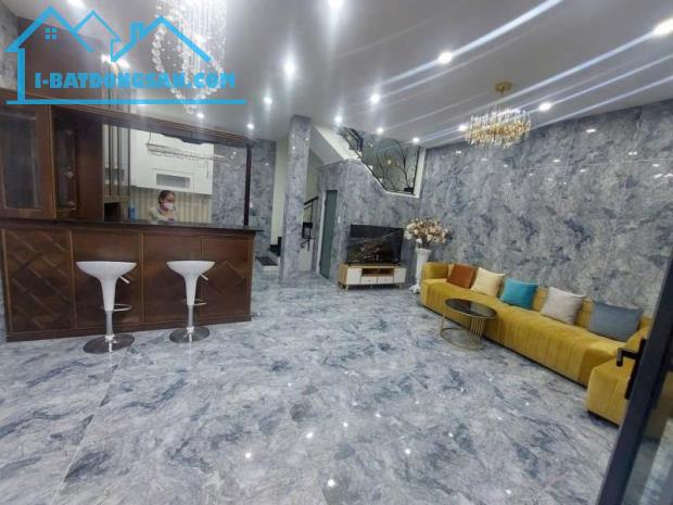 **Bán nhà hẻm Nguyễn Trọng Tuyển** p3, quận Tân Bình; (5*9) 3 tầng, 6 tỷ
