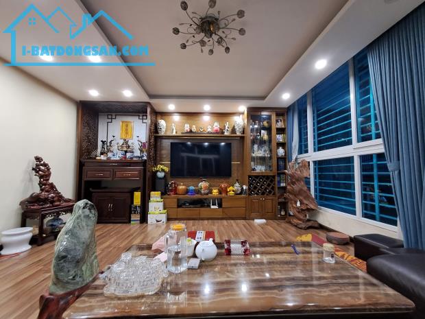 NHÀ VỊ TRÍ ĐẸP, Ô TÔ TRÁNH, SÁT PHỐ, THANG MÁY, THÔNG SÀN, KINH DOANH QUẬN CẦU GIẤY.