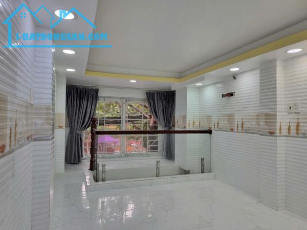 VỊ TRÍ KINH DOANH MUA BÁN GÌ CŨNG ĐƯỢC - SÁT BÊN TRƯỜNG HỌC - MẶT TIỀN ĐƯỜNG NGUYỄN PHÚC C - 3