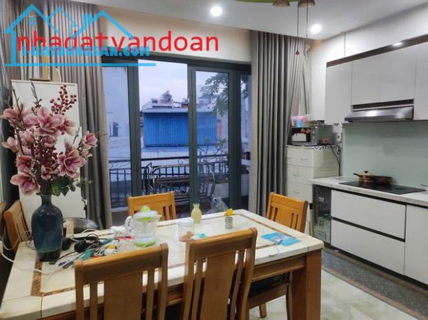 CẦN BÁN GẤP NHÀ HẺM XE HƠI BÌNH LONG – 3 TẦNG, 6 PHÒNG NGỦ – CHỈ NHỈNH 8 TỶ