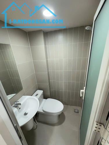 Nhà xinh sát mặt tiền trung tâm Q4
có 3 tỷ - 2