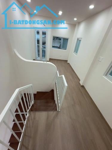 Nhà xinh sát mặt tiền trung tâm Q4
có 3 tỷ - 1