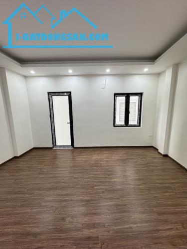 BÁT KHỐI- LONG BIÊN -NHÀ MỚI ĐẸP Ở NGAY - NỘI THẤT XỊN SÒ - NGÕ THÔNG- GIÁ 4.9 tỷ - 2