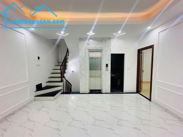 Nhà Đẹp, Mới, Lô góc,Thang Máy nhập, ô tô vào nhà Giáp Bát, Hoàng Mai 52m2 ,6 tầng, 12,tỷ