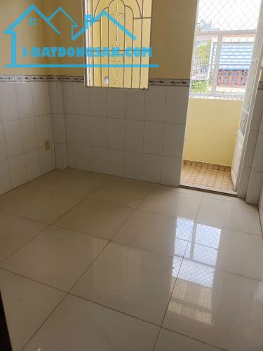Bán nhà rẻ Q8 gần mặt tiền Tuy Lý Vương p13 , 3 tầng đúc không lộ giới 4 PN nhỉnh 4 tỷ - 5