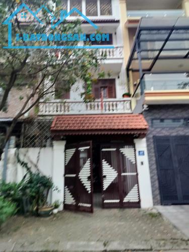 Cho thuê nhà nguyên căn ngõ Gốc Đề, 3 tầng x 40m2, 3 ngủ, 7.5 Triệu