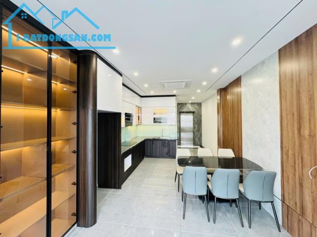 Nhà Ngọc Thuỵ 45m2, 7 tầng thang máy, lô góc, full nội thất ,gần chợ Ngọc Thuỵ, công viên