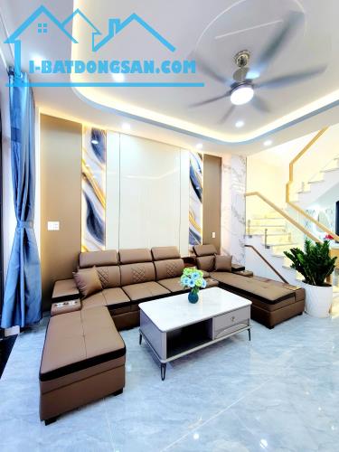 Bán Nhà P9 Gò Vấp 3 Tầng - Hẻm Xe Hơi - Chỉ Nhỉnh 6 Tỷ