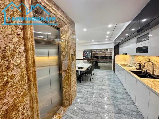 Bán nhà phố Nguyễn Ngọc Nại DT: 41m x 7tầng MT:4m Ôtô 7 chỗ vào nhà