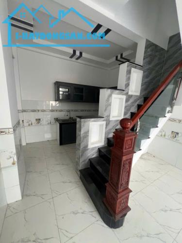 -B.ÁN NH.À ĐẸP- GIÁ RẺ- NHỈNH 3 T.Ỷ- NGANG 4,5 DÀI 9 MÉT- SỔ HỒNG RIÊNG VUÔNG VỨC NHƯ A4 - 3