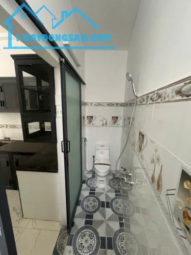 -B.ÁN NH.À ĐẸP- GIÁ RẺ- NHỈNH 3 T.Ỷ- NGANG 4,5 DÀI 9 MÉT- SỔ HỒNG RIÊNG VUÔNG VỨC NHƯ A4