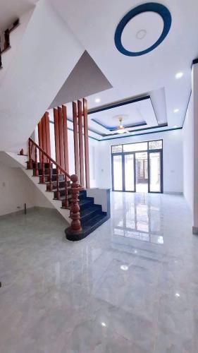 Nhà mặt tiền đường thông 3.75 tỷ/97 m2/1 lầu 1 trệt, sân ô tô - 4