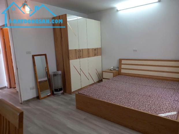Cho thuê căn hộ tầng 4 Phố Tạ Quang Bửu, 65m2, 2 ngủ, 7.5 Triệu - 1