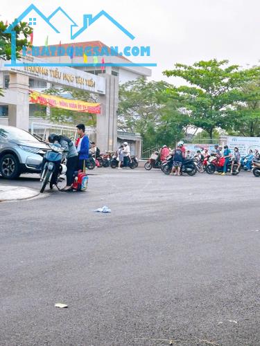 Chỉ còn 1 lô đối diện trường Tân Tiến,phường Tân Mai. 9x10m sổ thổ cư. Đường 7m.Giá 4tỷ850