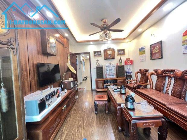 BÁN NHÀ MẶT PHỐ NỘI THẤT SỊN SÒ VIEW HỒ LINH ĐÀM 40M 5 TẦNG