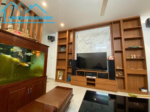 NHÀ ĐẸP - 4 NGỦ -3 VỆ SINH- GẦN OTO- TRUNG TÂM QUẬN ĐỐNG ĐA