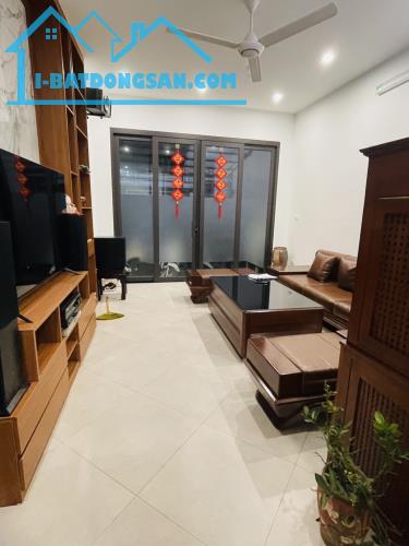 NHÀ ĐẸP - 4 NGỦ -3 VỆ SINH- GẦN OTO- TRUNG TÂM QUẬN ĐỐNG ĐA - 1