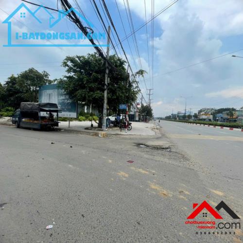 Cho thuê mặt bằng 2 mặt tiền DT747B Tân Uyên Bình Dương, 1200m², giá tốt. Liên hệ: - 1