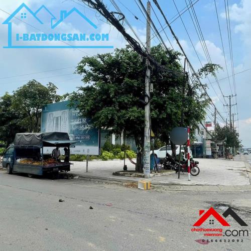 Cho thuê mặt bằng 2 mặt tiền DT747B Tân Uyên Bình Dương, 1200m², giá tốt. Liên hệ: - 2