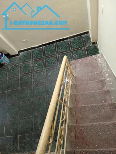 Siêu hiếm, cho thuê nhà ngõ 192 Lê Trọng Tấn 2.5 tầng x 25m2, 5 Triệu ở gđ, nhóm ít người - 2