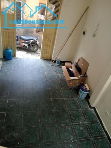 Siêu hiếm, cho thuê nhà ngõ 192 Lê Trọng Tấn 2.5 tầng x 25m2, 5 Triệu ở gđ, nhóm ít người - 3