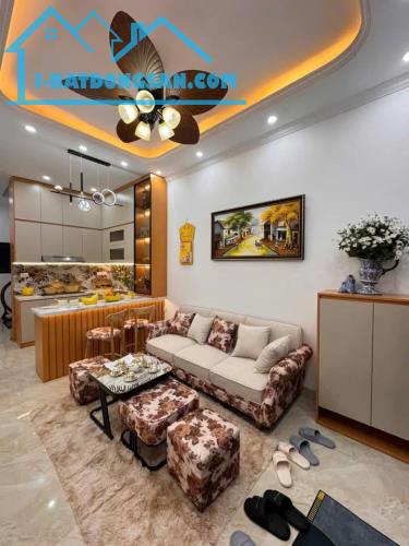 Nhà Đẹp Gần Đường Ô TÔ Hoàng Mai 25m, 5 tầng, mt 3m, giá 5.8 tỷ.