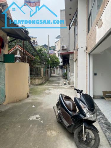 Nhà mới đẹp thiết kế hiện đại Oto đỗ cửa vào nhà ở sướng