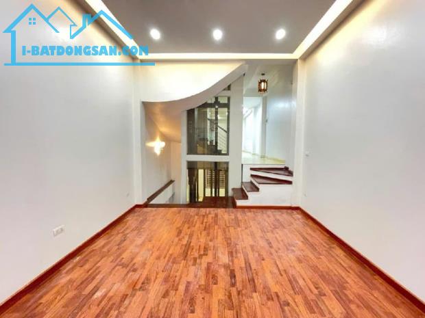 HIẾM NHÀ BÁN NGUYỄN ĐÌNH CHIỂU, Ở LUÔN, THANG MÁY, VIEW HỒ, 45M2 GIÁ CHỈ 12 TỶ