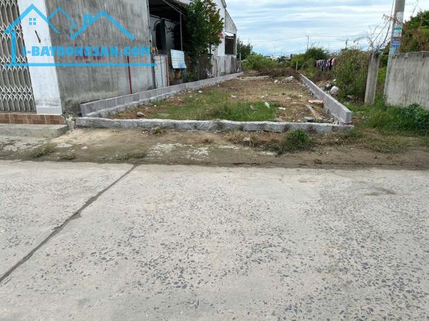 Bán lô đất 2 Mặt Tiền Ninh Thuỷ Cách biển Dốc Lết chỉ 600m Giá : 1ty990 e Trinh - 2