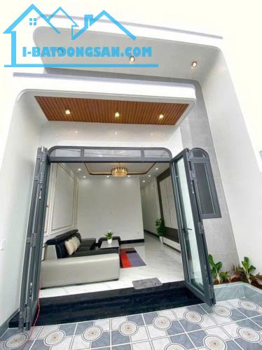 NHÀ CẤP 4 XÂY MỚI 2PN, DT 100M2, SÂN Ô TÔ GIÁ RẺ NHƯ CHO !