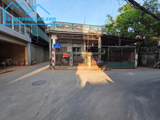Diện tích: 97m² (mặt tiền rộng 6m) GIÁ 2 TỶ 

 rộng, thoáng – cực kỳ thuận lợi kinh doanh