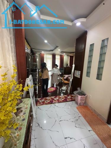 Bán gấp nhà đẹp ở ngay mặt tiền khu đường số, có Hầm, 130m2, 7T, ngang 6.5m, chỉ 25.7 tỷ.