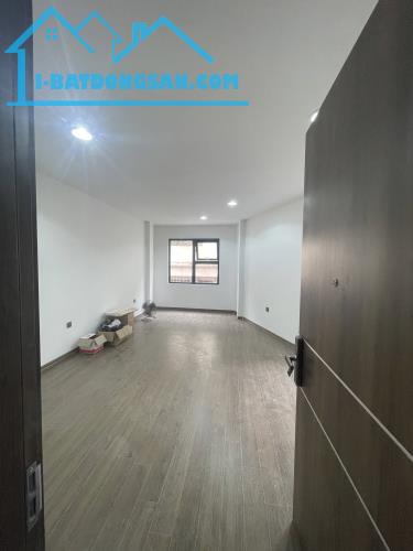 HOT bán nhà ngõ Chợ Khâm Thiên, Đống Đa, 50m2, 6T Thang máy, 11.8 tỷ