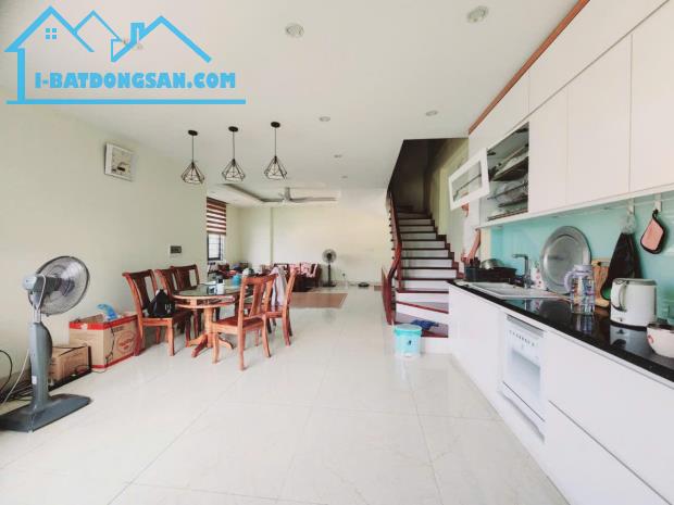 BÁN NHÀ LÔ GÓC 5 TẦNG DỌC BÚN VĂN KHÊ, DT 40/60M GIÁ NHỈNH 15 TỶ, KINH DOANH VP