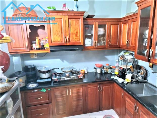 NHỈNH 10 TỶ TL - TÒA NHÀ VĂN PHÒNG TÂN BÌNH GẦN BẢY HIỀN - XE HƠI 7 CHỖ VÔ NHÀ - NGANG LỚN - 2