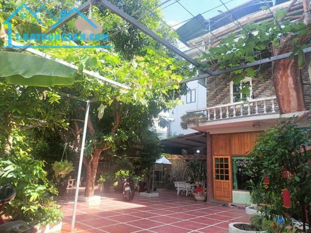 Nhà sân vườn ở mặt tiền ngay trung tâm Hải Châu, TP. Đà Nẵng