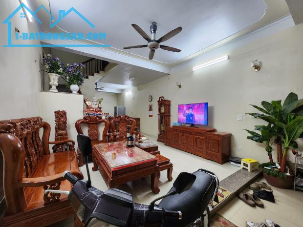 Cần bán gấp nhà dân xây Tân Phong 64m2, 4T, lô góc, ô tô  giá tốt
