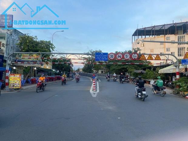 Bán BIỆT THỰ mặt tiền Vườn Lài Q12 ngang 13m 4 lầu có hầm 778m2 sát Gò Vấp chỉ 49 tỷ. - 2