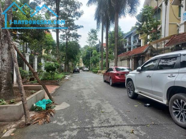 BIỆT THỰ KĐT BÁN ĐẢO LINH ĐÀM - KHU VIP DÀNH CHO GIỚI NHÀ GIÀU - VỈA HÈ RẤT RỘNG - THOÁNG - 2