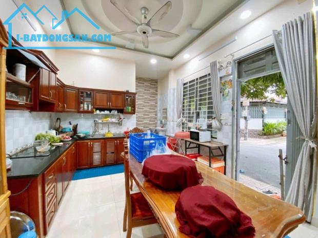 NHÀ LÔ GÓC PHẠM VĂN CHIÊU THÔNG THOÁNG, YÊN TĨNH, SẠCH SẼ 8.6VND
